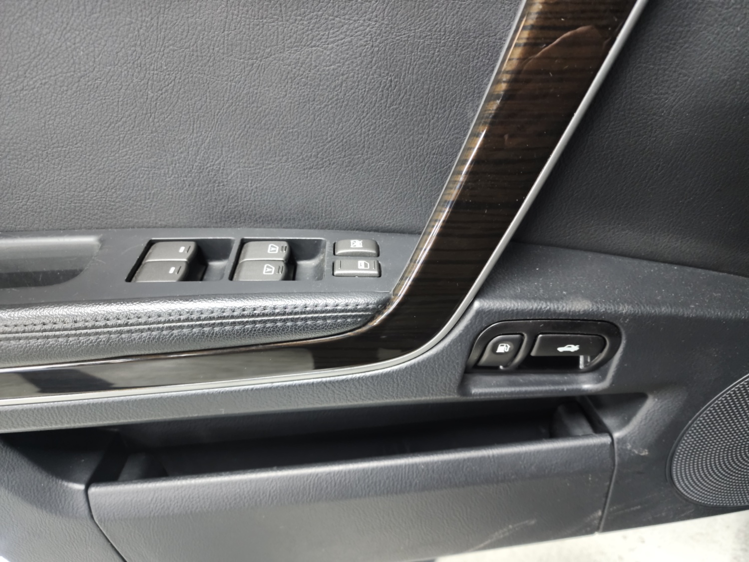 4b825w7bx2br.jpg