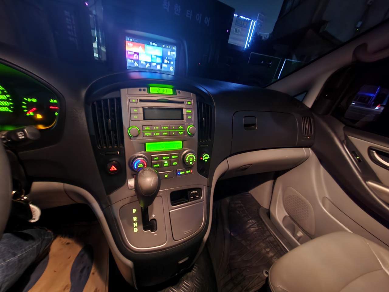 1r36a8biskj6.jpg