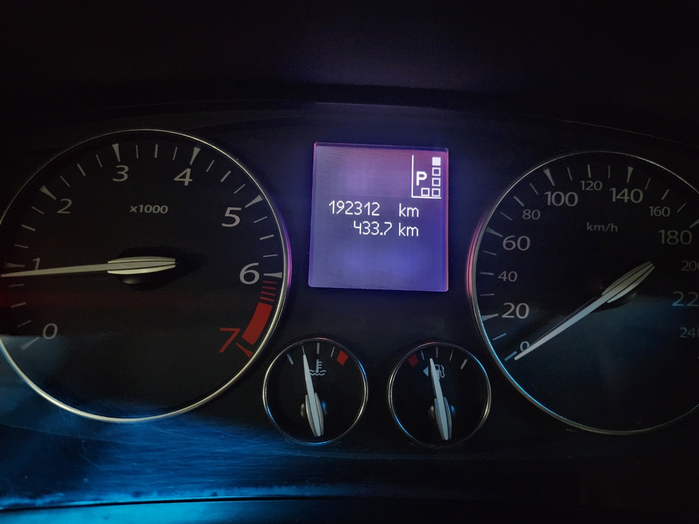 2oy8seygggo7713696.jpg
